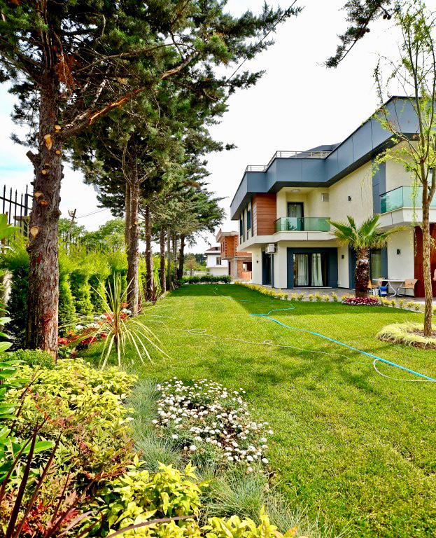 Furnished Detached Villa For Sale In Istanbul 5