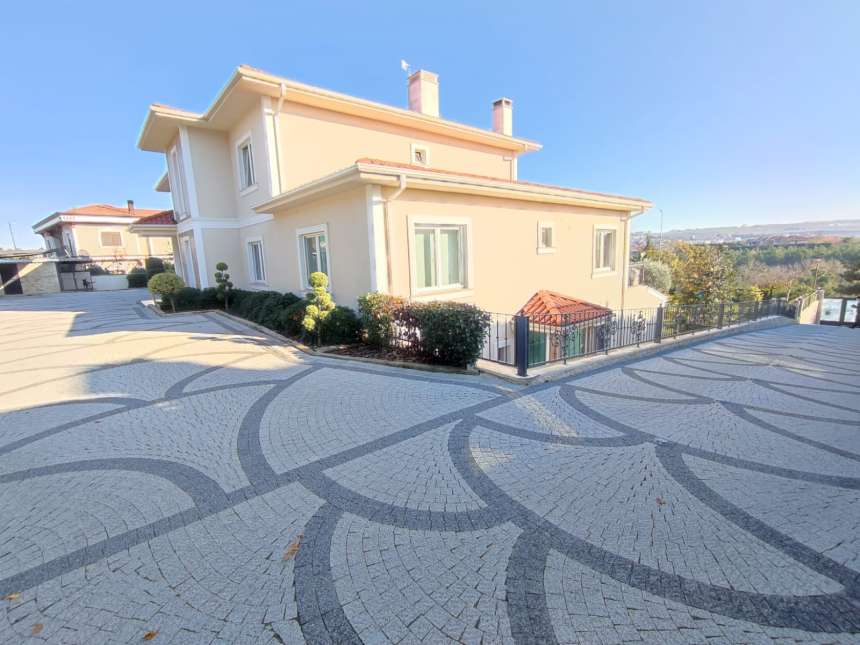 Luxury Istanbul Property For Sale – Large 12-Bed Family Villa Near The Sea 2